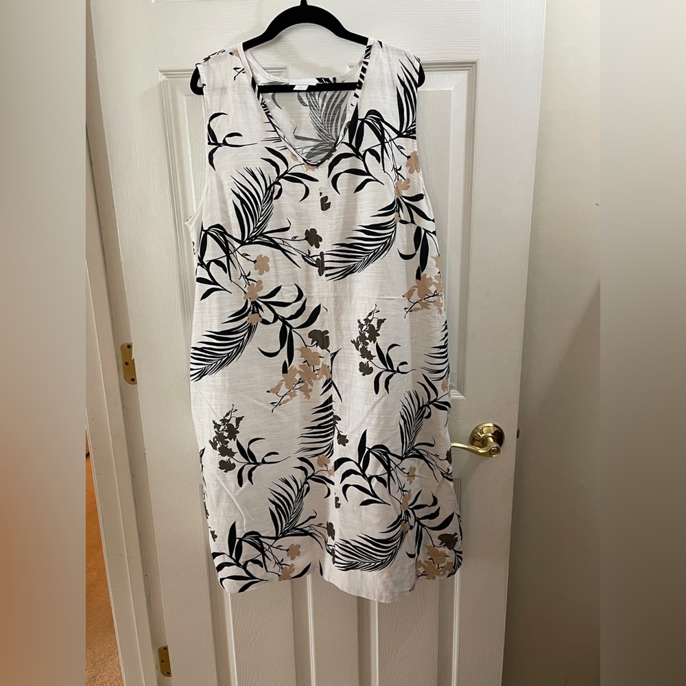 Summer shift, sleeveless, with tropical design.